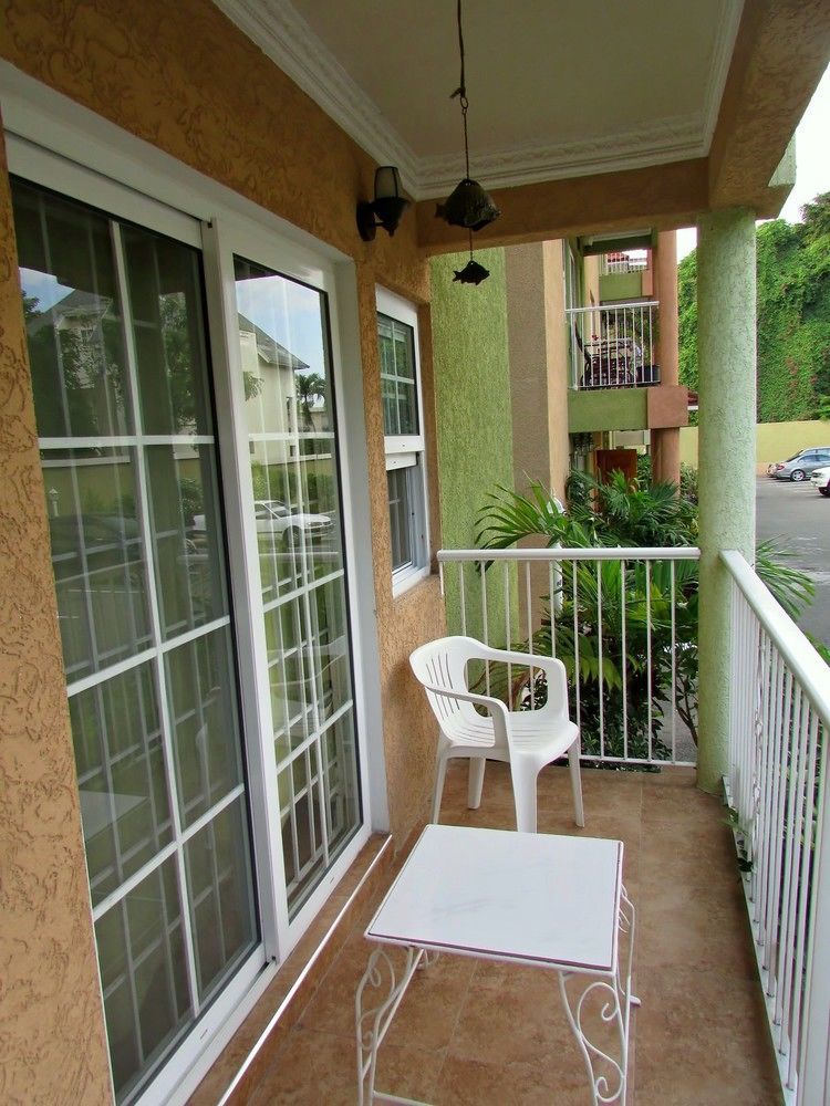 קינגסטון Centrally Located Guest Apartments מראה חיצוני תמונה