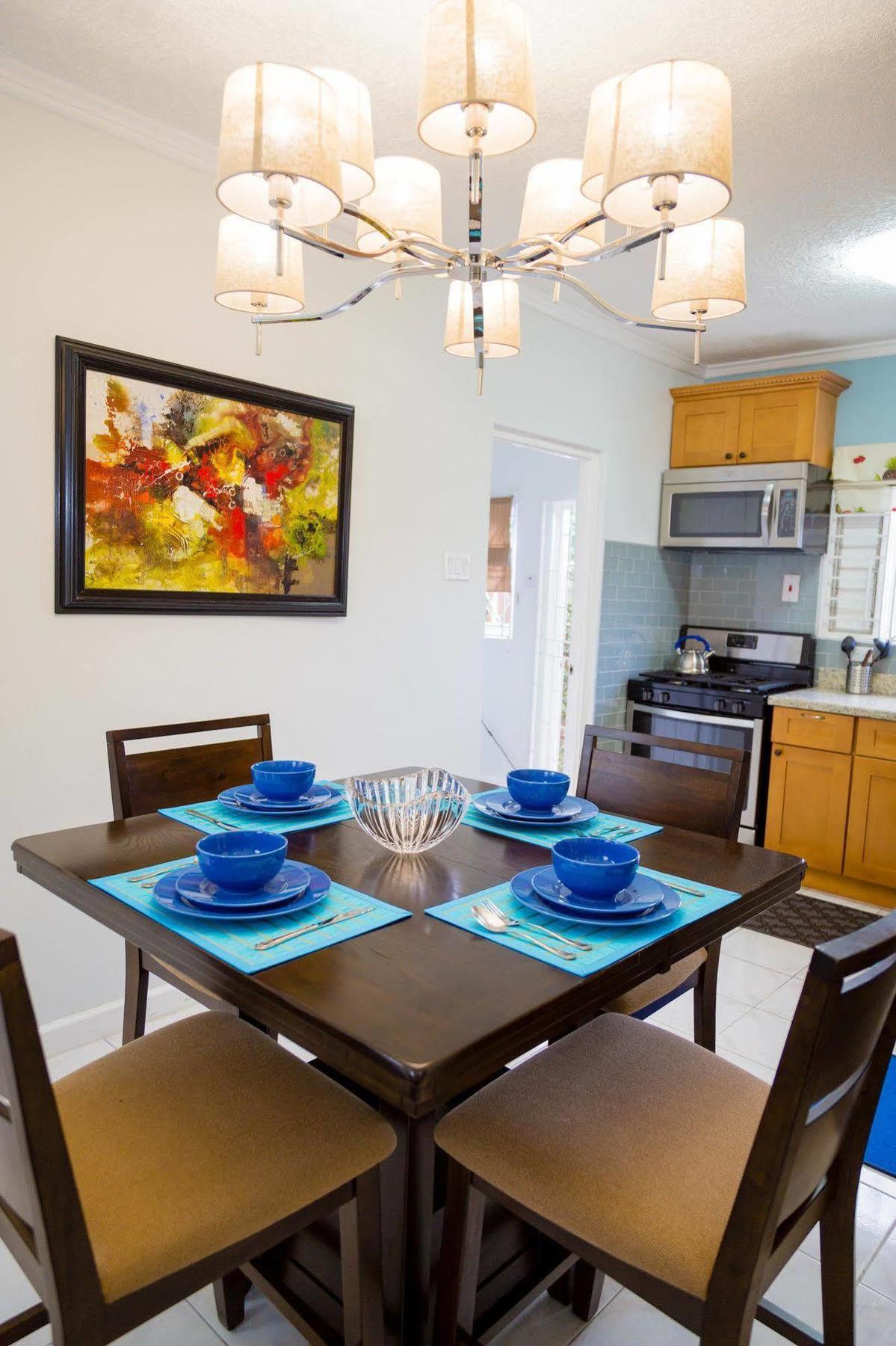 קינגסטון Centrally Located Guest Apartments מראה חיצוני תמונה