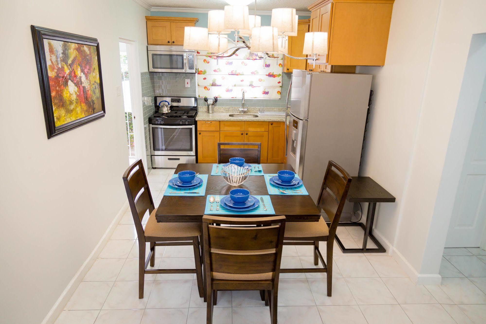 קינגסטון Centrally Located Guest Apartments מראה חיצוני תמונה