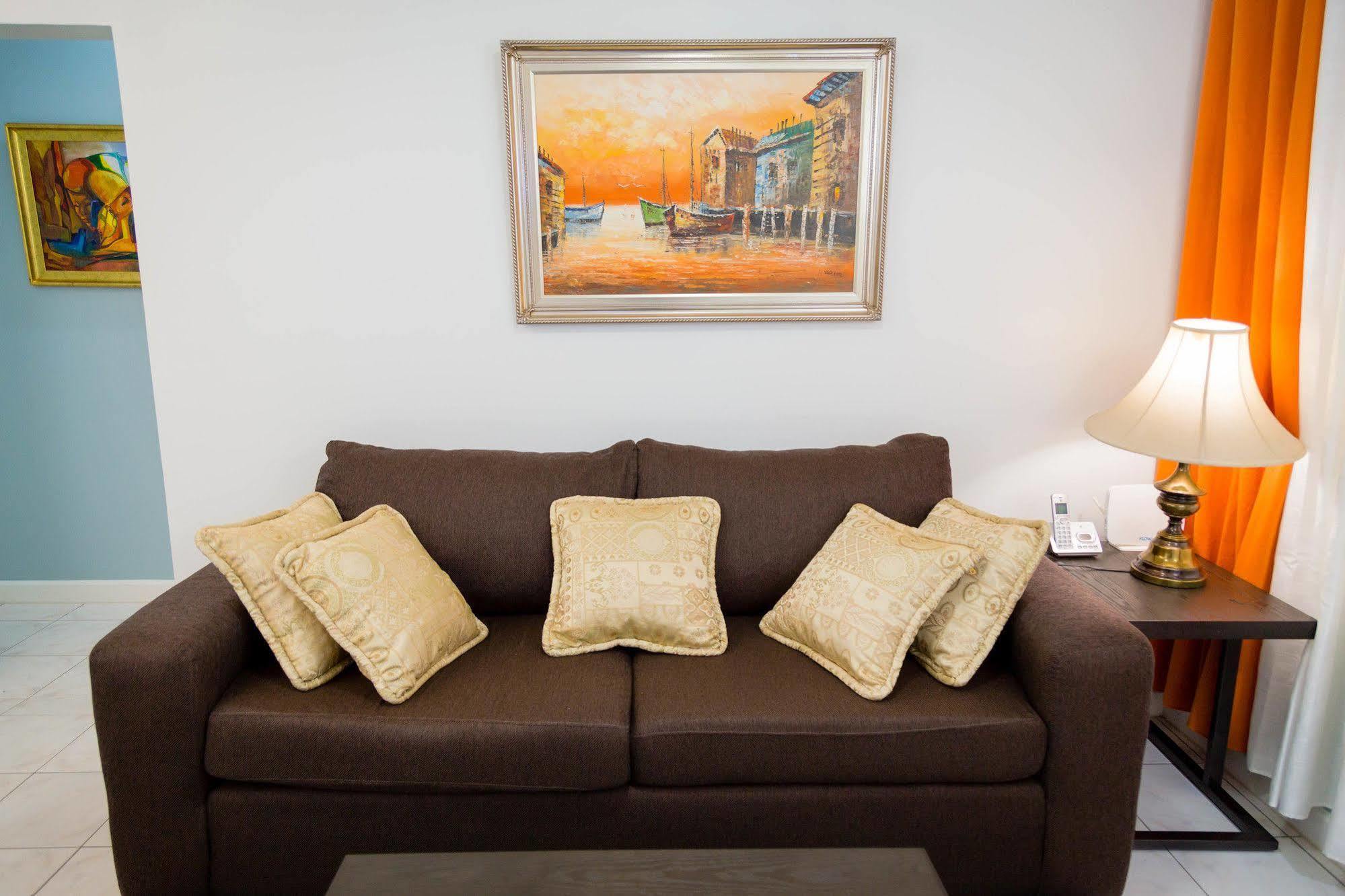 קינגסטון Centrally Located Guest Apartments מראה חיצוני תמונה