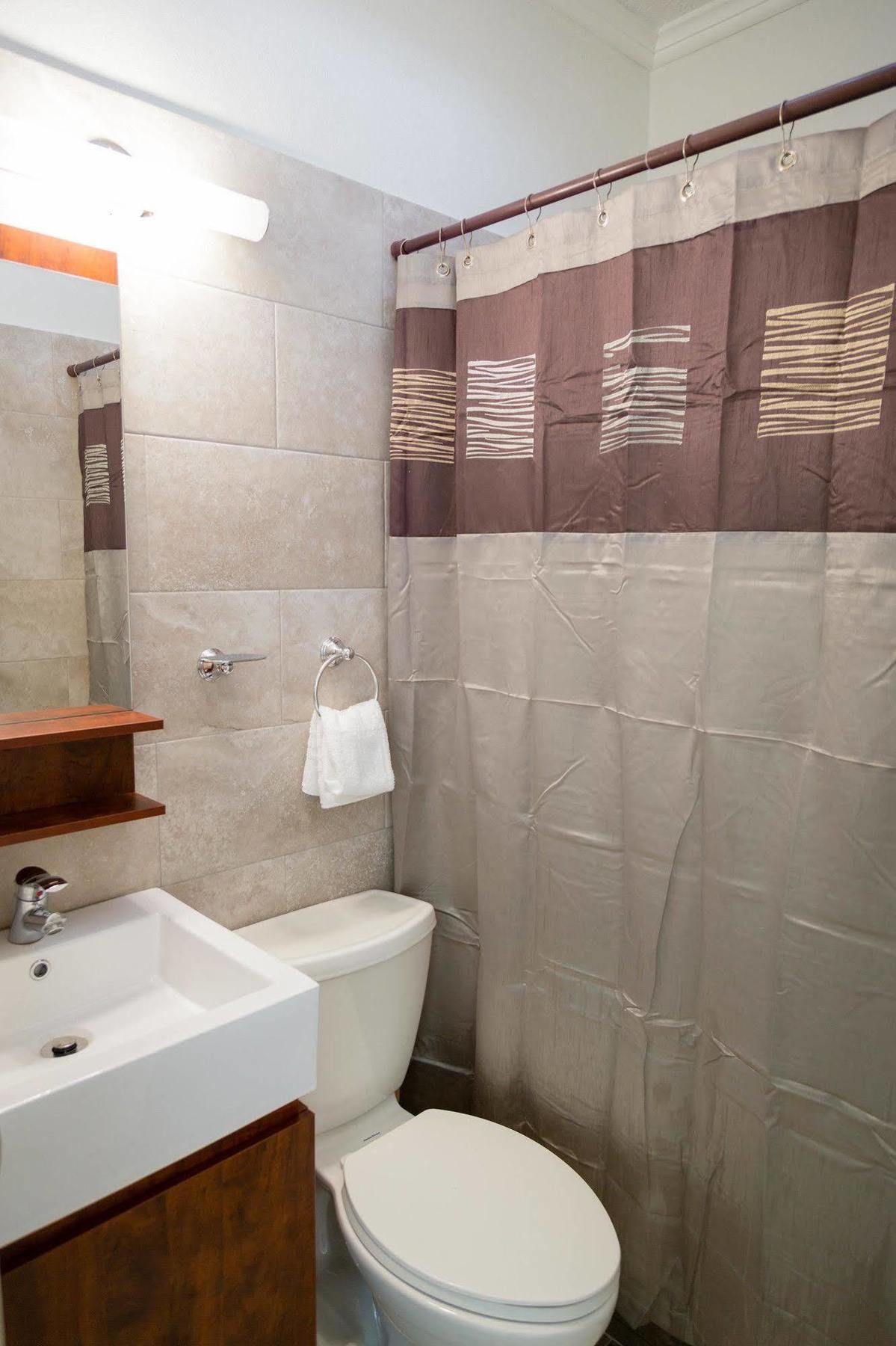 קינגסטון Centrally Located Guest Apartments מראה חיצוני תמונה