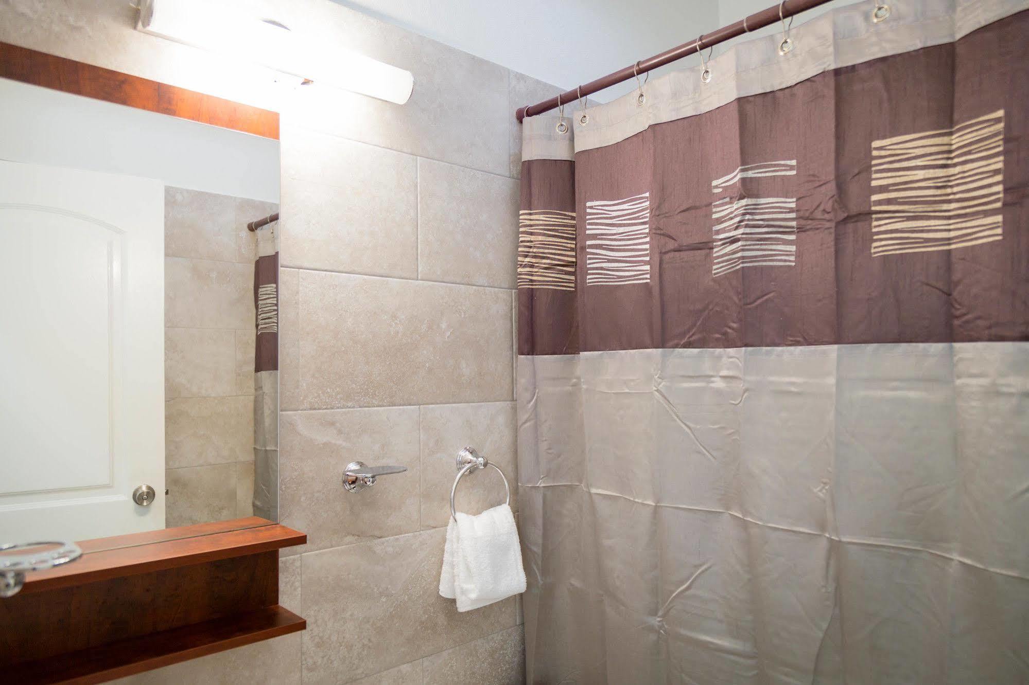 קינגסטון Centrally Located Guest Apartments מראה חיצוני תמונה