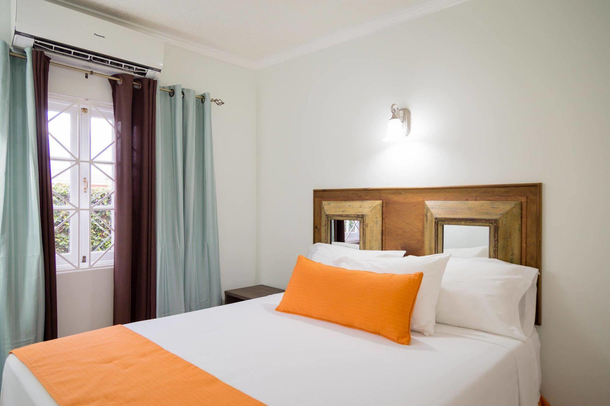 קינגסטון Centrally Located Guest Apartments מראה חיצוני תמונה